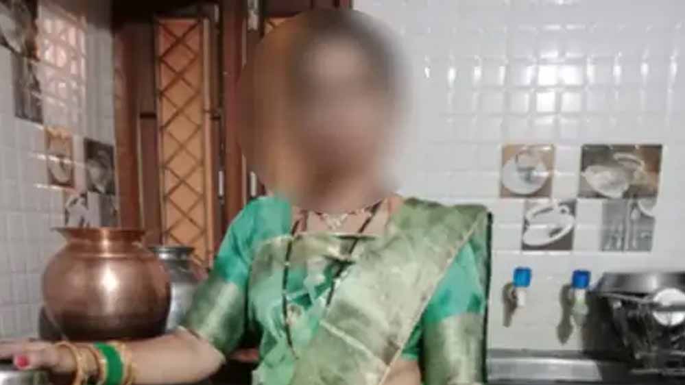 इंदौर में पड़ोसी के रवैये से परेशान होकर महिला ने फांसी लगा ली