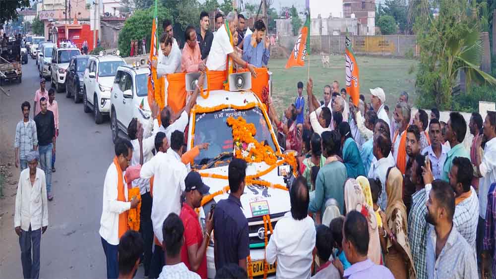 छत्तीसगढ़-रायपुर में विजय आभार यात्रा में बृजमोहन बोले, जनता के काम आना मेरी कोशिश