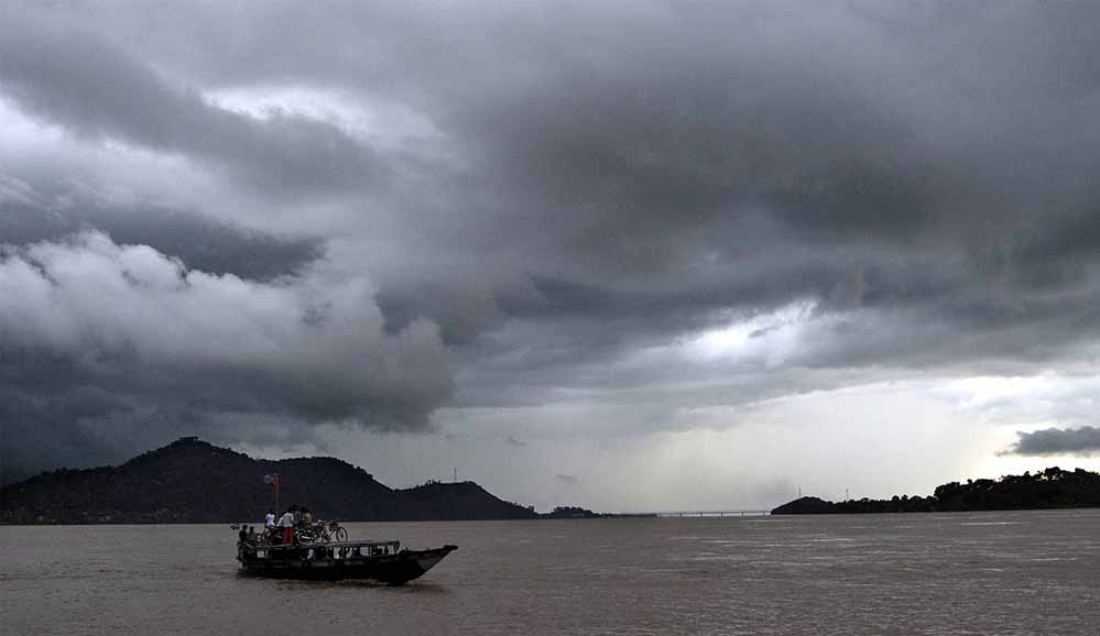 आज मध्य प्रदेश में होगी जोरदार बारिश, 50KM की रफ्तार से चलेगी आंधी, इन जिलों में ऑरेंज और यलो अलर्ट