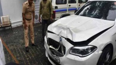 मुंबई में BMW की टक्कर से महिला की मौत मामले में खुलासा, शिवसेना नेता का बेटा चला रहा था गाड़ी