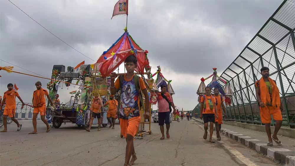 कांवड़ यात्रा रूट पर दुकानों मालिक के नाम का बोर्ड लगाने के आदेश से बीजेपी के सहयोगी दल ही मोर्चा खोल रहे हैं