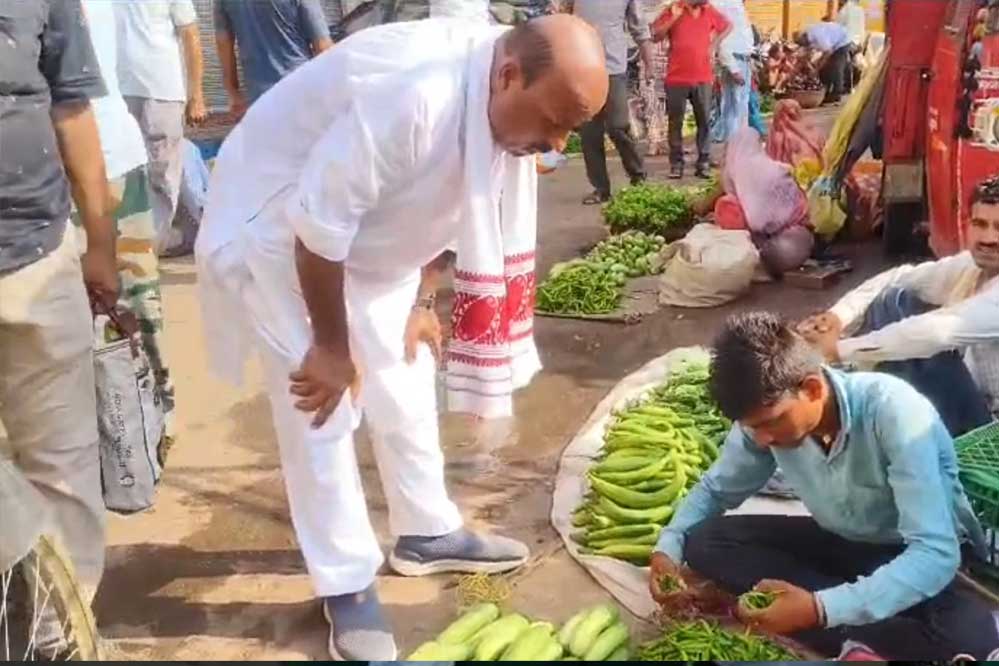 केंद्रीय मंत्री ने तालाब के घाटों पर चलाया सफाई अभियान, इंदौर को लेकर कही ये बात