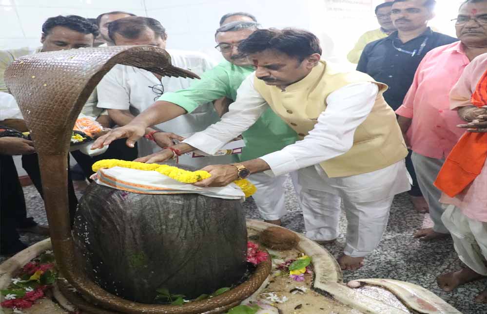 उप मुख्यमंत्री ने रीवा के मनकामेश्वर शिव मंदिर जीर्णोद्धार कार्य का हुआ भूमिपूजन