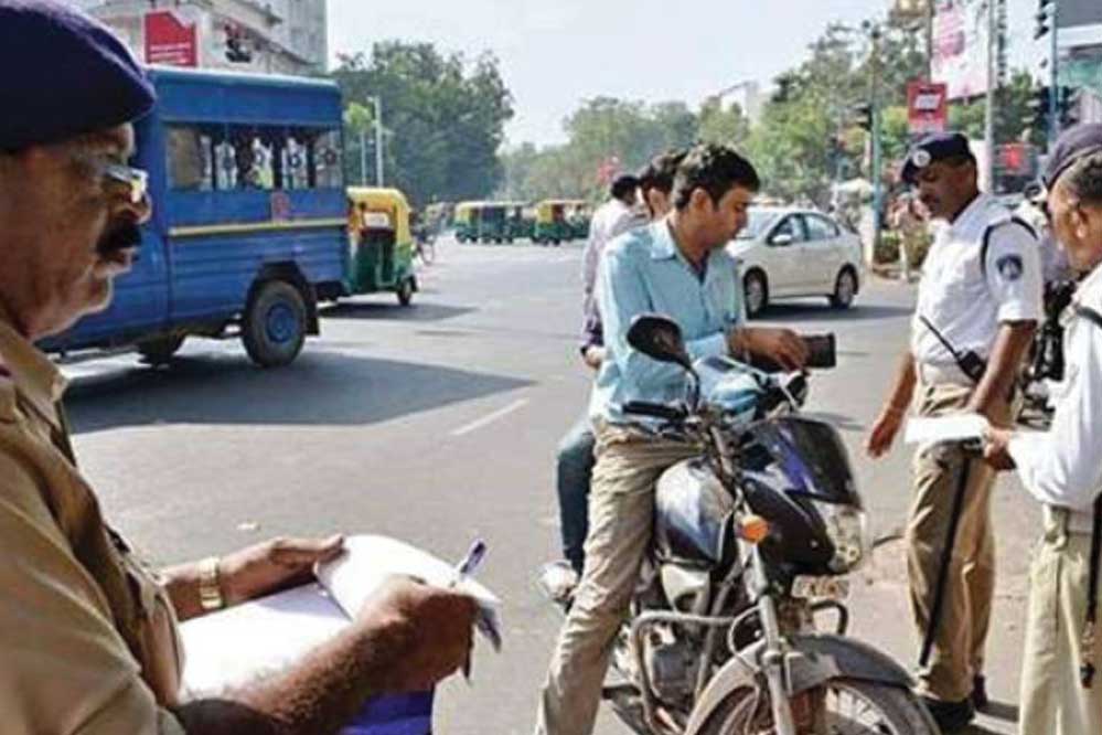 एक अक्टूबर से प्रदेश में वाहन रजिस्ट्रेशन व ड्राइविंग लाइसेंस कार्ड को लेकर मची हाय तौबा को खत्म