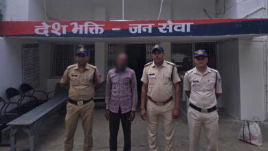 कफ सिरप तस्करी के फरार आरोपी के घर से पुलिस ने प्रतिबंधित नाईट्राजीपाम टेबलेट की बड़ी खेप जब्त