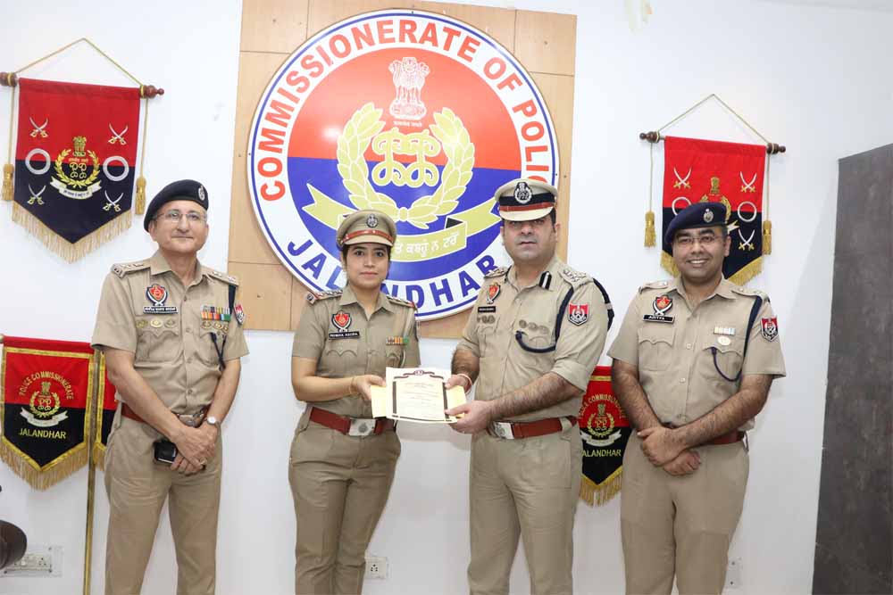 पुलिस कमिश्नर जालंधर स्वप्न शर्मा ने वीरवार को 42 अधिकारियों को किया सम्मानित, दिये नकद ईनाम