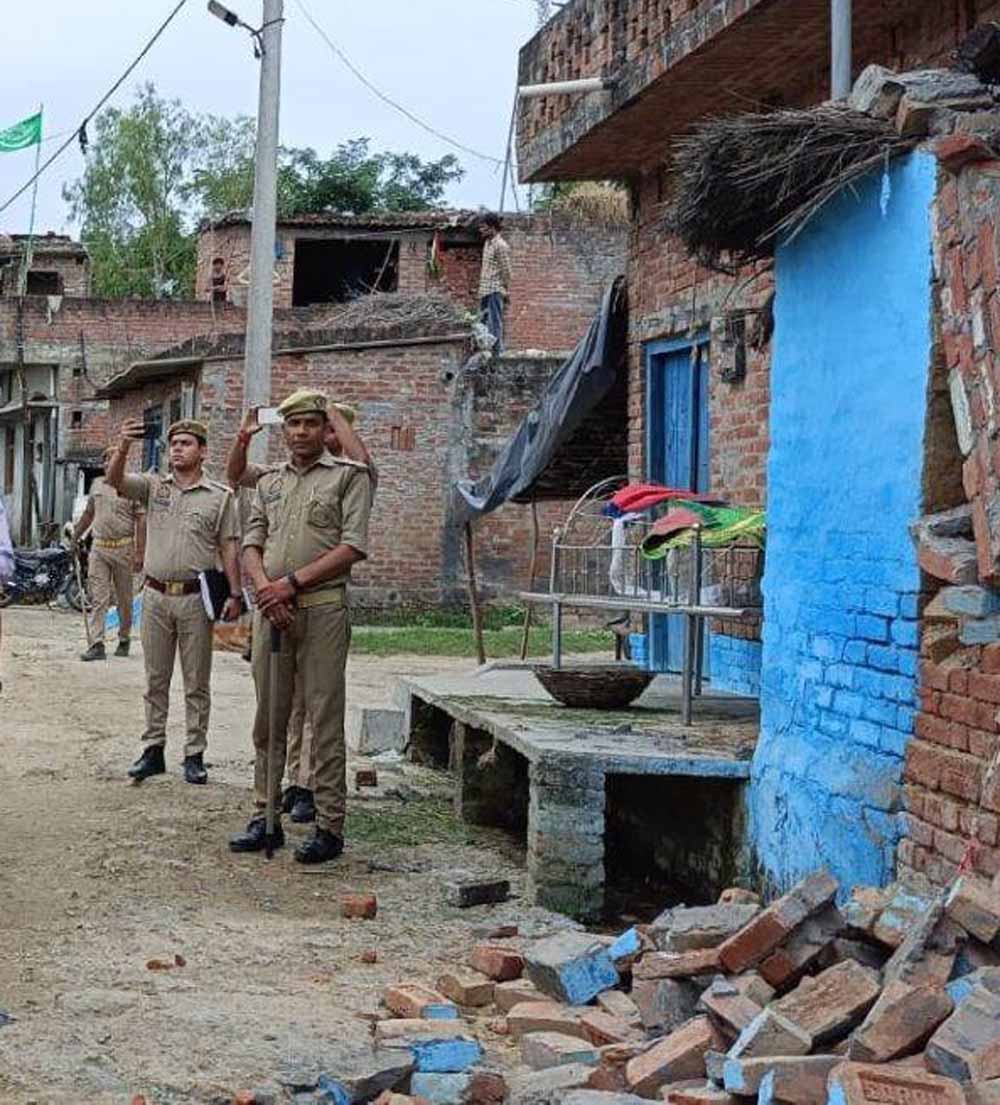 सिरौली के कल्याणपुर गांव अचानक से विस्फोट, तीन-चार मकान गिरे, हादसे में दो की मौत