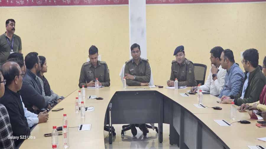 बैंक मैनेजरों और अधिकारियों के साथ SSP ने ली एक महत्वपूर्ण बैठक