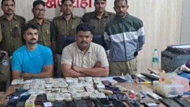 पुलिस ने खजुराहो के होटल में की छापामार कार्यवाही, 20 लाख रुपए नगद, लग्जरी वाहनों, मोबाइल फोन सहित एक करोड़ से अधिक की संपत्ति जप्त