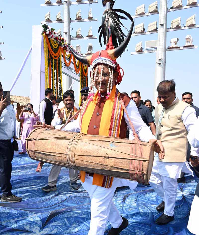 मुख्यमंत्री विष्णु देव साय का बस्तरिया अंदाज में हुआ स्वागत