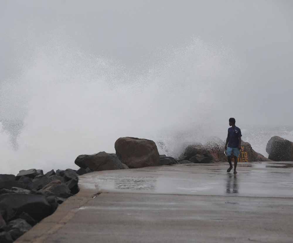 चक्रवात फेंगल के चलते तमिलनाडु के अधिकांश हिस्सों में भारी बारिश का दौर जारी, चेन्नई में सड़कें जलमग्न