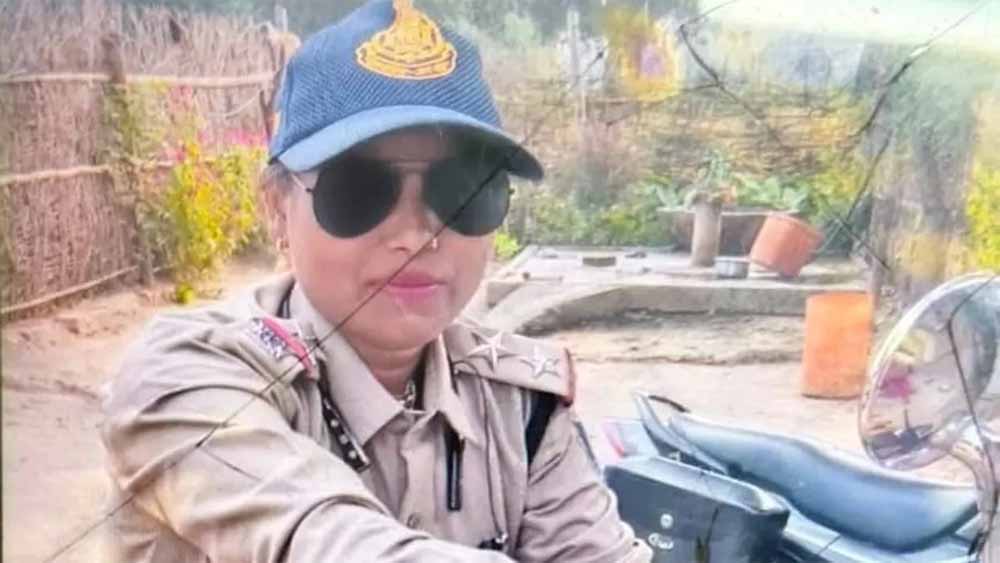 मध्यप्रदेश के सीधी में एक नकली लेडी सिंघम पुलिस के हाथ चड़ी, ठगे 70 हजार