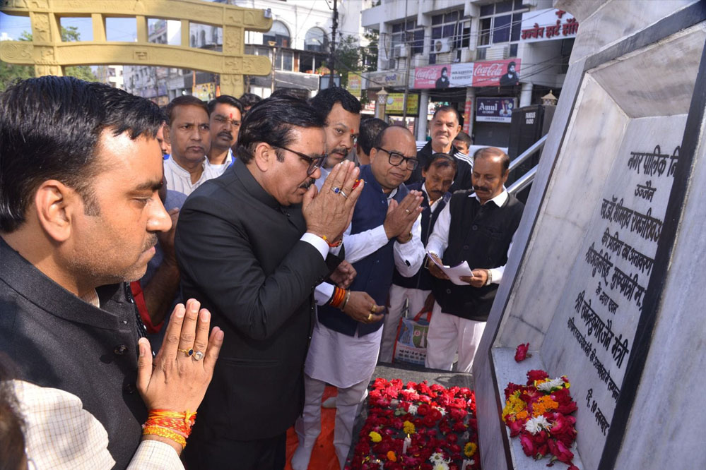 प्रभारी मंत्री श्री टेटवाल ने डॉ. अम्बेडकर के परिनिर्वाण दिवस पर श्रध्दांजलि दी