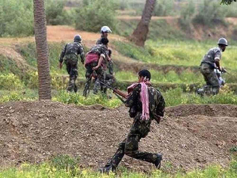 छत्तीसगढ़-बीजापुर में सुरक्षाबलों और नक्सलियों की बीच मुठभेड़, एक माओवादी ढेर और दो जवान घायल