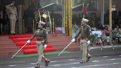 डीजीपी सुधीर सक्सेना को विदाई समारोह में आईपीएस बेटी सोनाक्षी ने दी सलामी, मकवाना कल संभालेंगे चार्ज