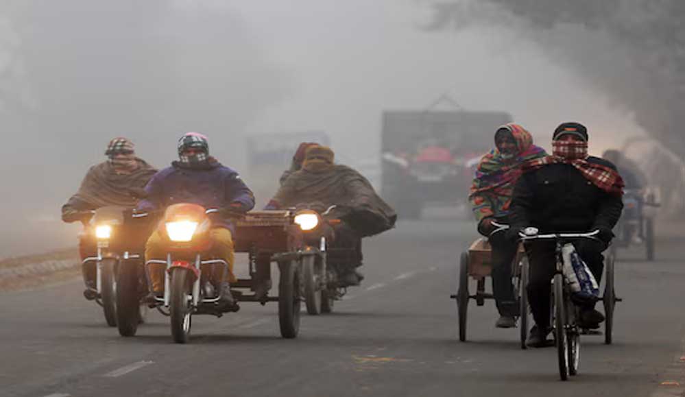 पहाड़ों पर बर्फबारी के बाद बढ़ी ठंड, उत्तर भारत शीतलहर के आगोश में