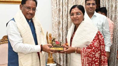 मुख्यमंत्री साय से केंद्रीय महिला एवं बाल विकास राज्य मंत्री सावित्री ठाकुर ने की सौजन्य मुलाकात