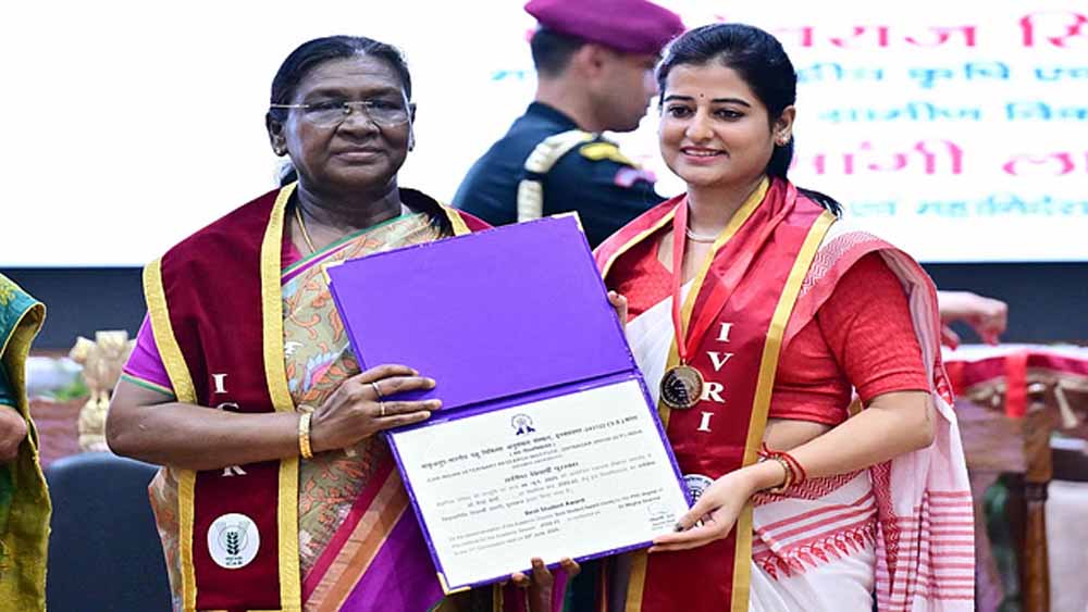 पशु चिकित्सा में बेटियों की भागीदारी शुभ संकेत: राष्ट्रपति मुर्मू पशु चिकित्सा में बेटियों की भागीदारी शुभ संकेत: राष्ट्रपति मुर्मू