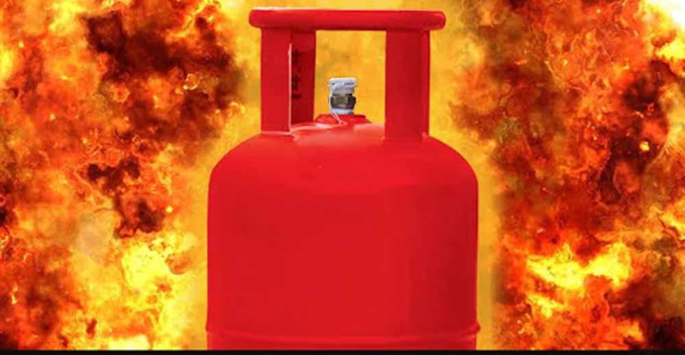 सीलमपुर में भयानक हादसा, घर में गैस रिसाव के कारण हुआ धमाका, 4 लोग घायल