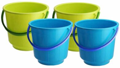 बाथरूम में रखें ये रंग की बाल्टी, जीवन में आएगी तरक्की