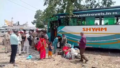 हाथरस में हाइटेंशन तार से टकराई बस, 20 लोगों का लगा करंट, एक की मौत, 3 गंभीर