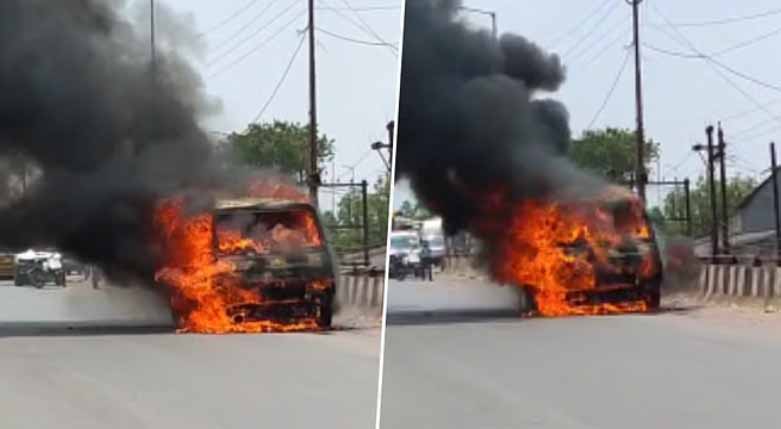 भाटापारा में एक चलती वैन में भीषण आग, मची अफरा-तफरी