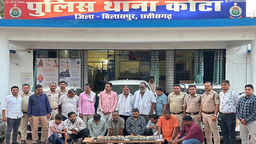 बिलासपुर में पुलिस ने 14 लोगों को जुआ खेलते पकड़ा बिलासपुर में पुलिस ने 14 लोगों को जुआ खेलते पकड़ा