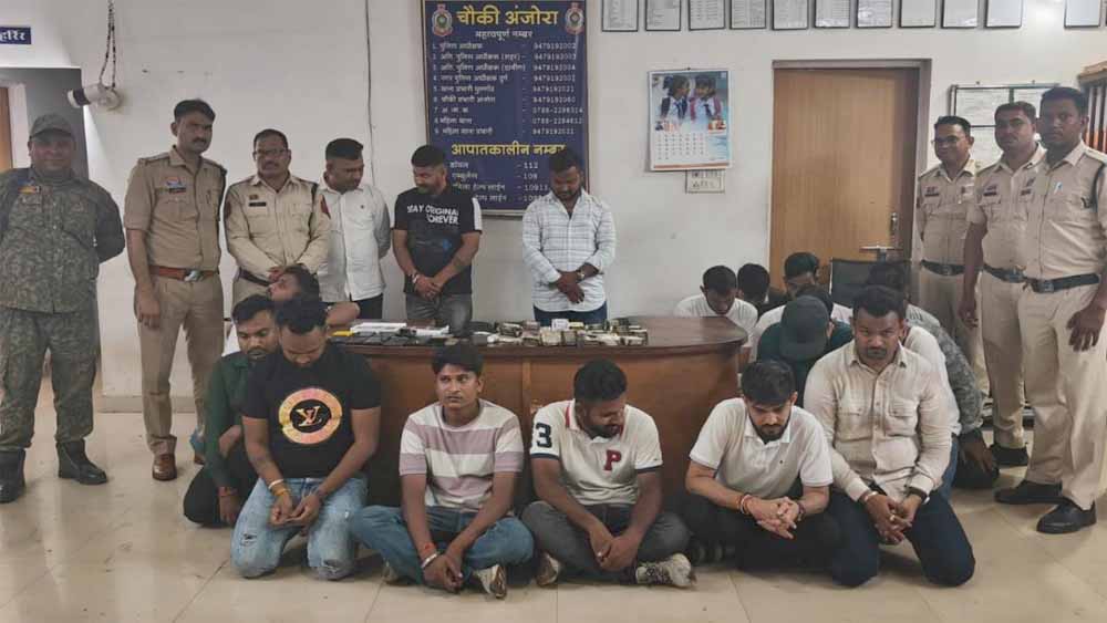दुर्ग में 18 जुआरियों को पुलिस ने किया गिरफ्तार