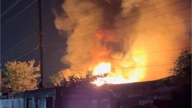 जमशेदपुर में बोरा गोदाम में लगी भीषण आग, मची अफरा-तफरी जमशेदपुर में बोरा गोदाम में लगी भीषण आग, मची अफरा-तफरी