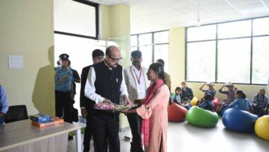 राज्यपाल रमेन डेका ने बीजापुर के सेन्ट्रल लाईब्रेरी का किया अवलोकन राज्यपाल रमेन डेका ने बीजापुर के सेन्ट्रल लाईब्रेरी का किया अवलोकन