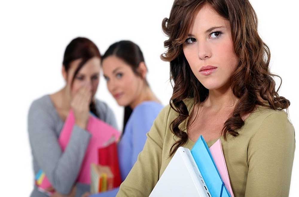 जिनमें दिखें ये आदतें उन जलनखोर लोगों से हो जाएं दूर