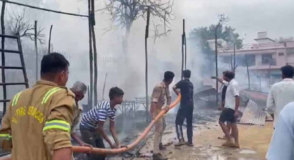 नुमाइश मेले में लगी आग, 20 से अधिक दुकानें जलकर राख