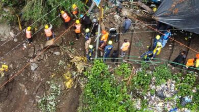 चारधाम यात्रा पर बारिश का असर, सड़कों पर मलबा आने से रुक-रुक कर चल रही यात्रा