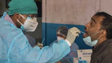 भारत में फिर तेजी से पैर पसार रहा कोरोना, एक्टिव केसों की संख्या 7000 के पास, अब तक 74 की मौत