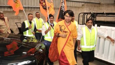 राजा रघुवंशी हत्याकांड के बाद धीरेंद्र शास्त्री शादी से डरे, बोले पहले नीले ड्रम की देवियां आईं, अब सोनम आ गई