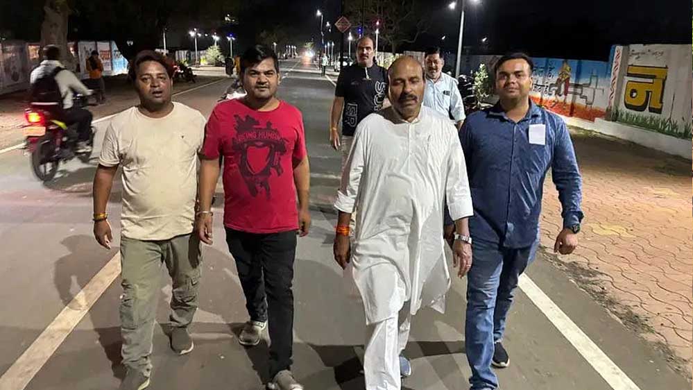 दमोह शहर की सड़कों पर घूमे केंद्रीय मंत्री खटीक ने लोगों से मुलाकात की और उनका हालचाल जाना