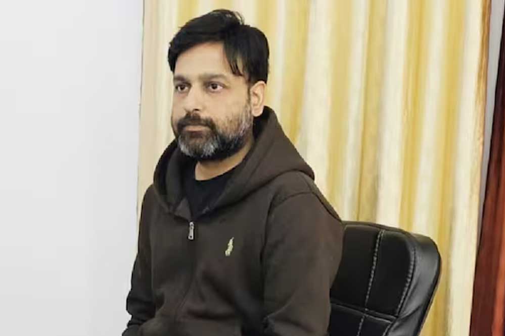 लोकायुक्त ने पुलिस को सौंपा पूर्व आरक्षक सौरभ शर्मा का सर्विस रिकार्ड, अनुकंपा नियुक्ति घोटाले की जांच हुई शुरू लोकायुक्त ने पुलिस को सौंपा पूर्व आरक्षक सौरभ शर्मा का सर्विस रिकार्ड, अनुकंपा नियुक्ति घोटाले की जांच हुई शुरू