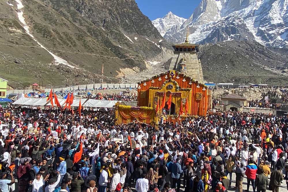 बाबा केदार के दर्शन करने वाले श्रद्धालुओं की संख्या 10 लाख पार, मंदिर की आरती में उमड़ रहे भक्त बाबा केदार के दर्शन करने वाले श्रद्धालुओं की संख्या 10 लाख पार, मंदिर की आरती में उमड़ रहे भक्त