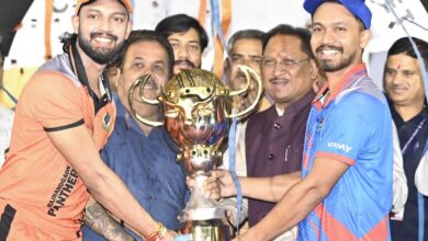 रायपुर : मुख्यमंत्री ने छत्तीसगढ़ क्रिकेट प्रीमियर लीग की विजेता टीमों को सौंपा विनर्स कप