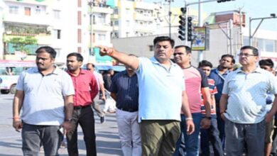 एक्शन में विधायक रामेश्वर शर्मा, जनता के बीच मैदान में उतरे, अफसरों के साथ विकास कार्यों का लिया जायजा एक्शन में विधायक रामेश्वर शर्मा, जनता के बीच मैदान में उतरे, अफसरों के साथ विकास कार्यों का लिया जायजा