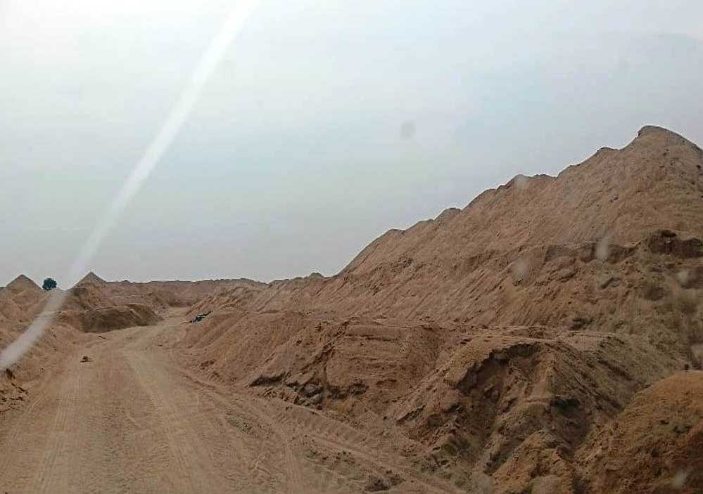 रायपुर : रेत के अवैध भंडारण पर ग्राम बरबसपुर में बड़ी कार्रवाई रायपुर : रेत के अवैध भंडारण पर ग्राम बरबसपुर में बड़ी कार्रवाई