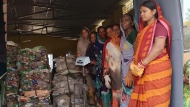 बेमेतरा : ग्रामीण क्षेत्र में प्लास्टिक कचरे का सुरक्षित निपटान बना आय का साधन बेमेतरा : ग्रामीण क्षेत्र में प्लास्टिक कचरे का सुरक्षित निपटान बना आय का साधन