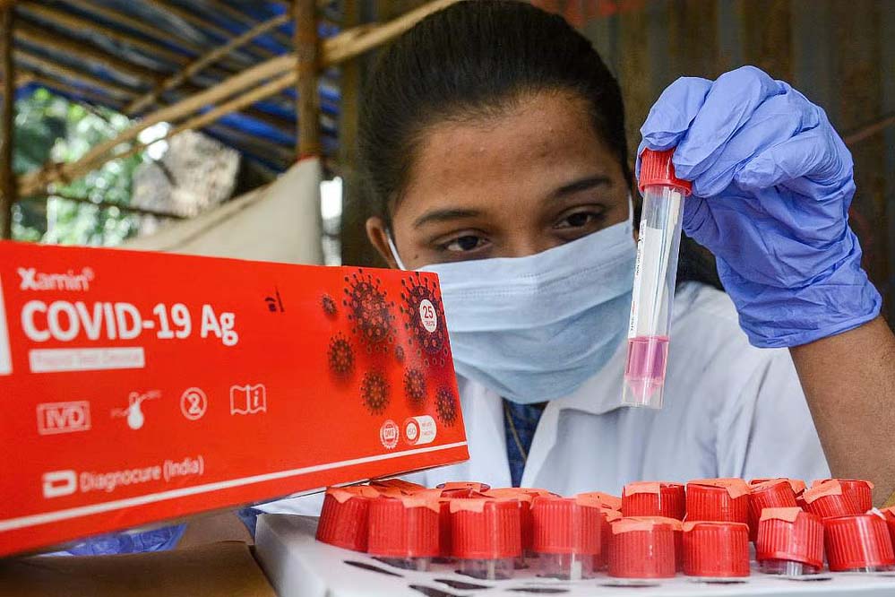 देश में 24 घंटे में चार मरीजों की मौत, क्यों चिंता बढ़ा रहा है कोरोना? केस 3 हजार के पार देश में 24 घंटे में चार मरीजों की मौत, क्यों चिंता बढ़ा रहा है कोरोना? केस 3 हजार के पार