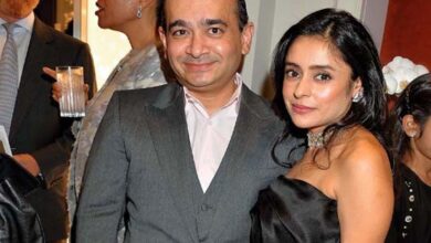 भगोड़े हीरा व्यापारी नीरव मोदी के प्रत्यर्पण के रास्ते की आखिरी बाधा दूर, यूके कोर्ट ने मानी भारतीय अधिकारियों की दलील भगोड़े हीरा व्यापारी नीरव मोदी के प्रत्यर्पण के रास्ते की आखिरी बाधा दूर, यूके कोर्ट ने मानी भारतीय अधिकारियों की दलील