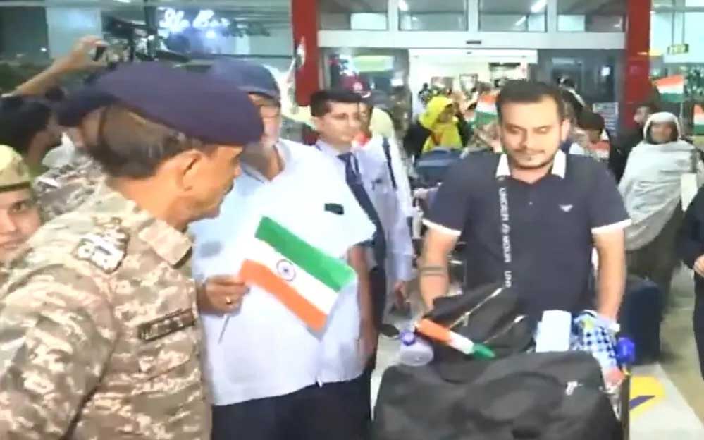 युद्ध में फंसे ईरान से भारत लौटे 290 भारतीय, परिवार को देखकर नम हुईं आंखें, लगाए हिंदुस्तान जिंदाबाद…