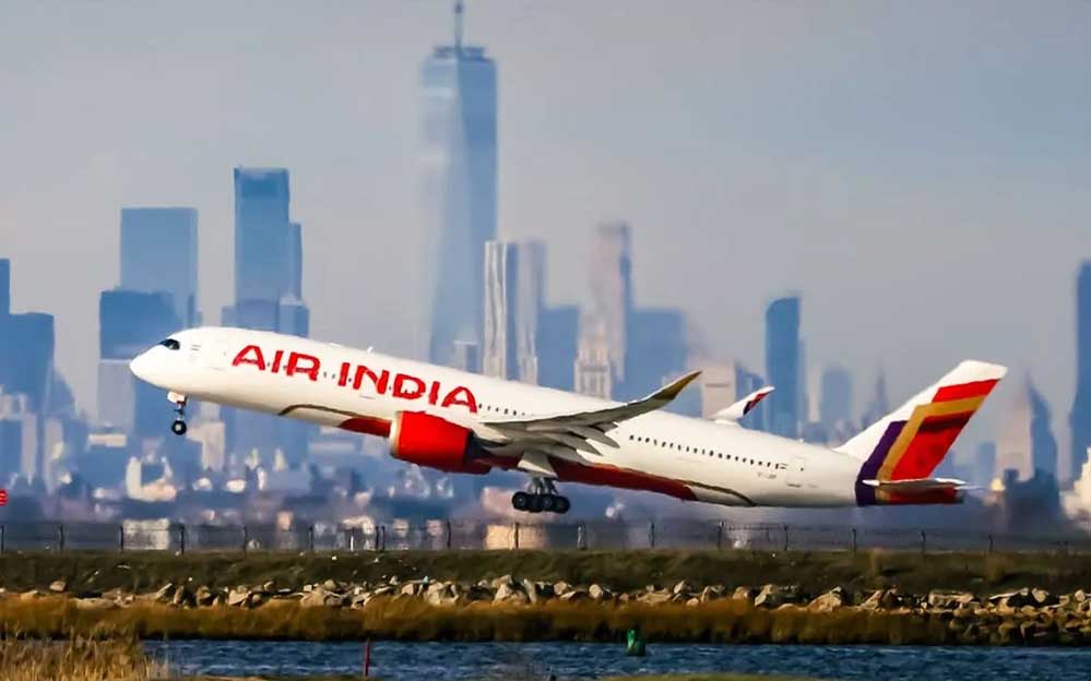 DGCA का एअर इंडिया पर कड़ा एक्शन, तीन अफसरों को हटाने का निर्देश, सेफ्टी प्रोटोकॉल के उल्लंघन का मामला