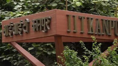 कानपुर IIT में छात्र आत्महत्या मामले में FIR, असिस्टेंट प्रोफेसर समेत तीन पर केस दर्ज, ब्लैकमेलिंग का आरोप