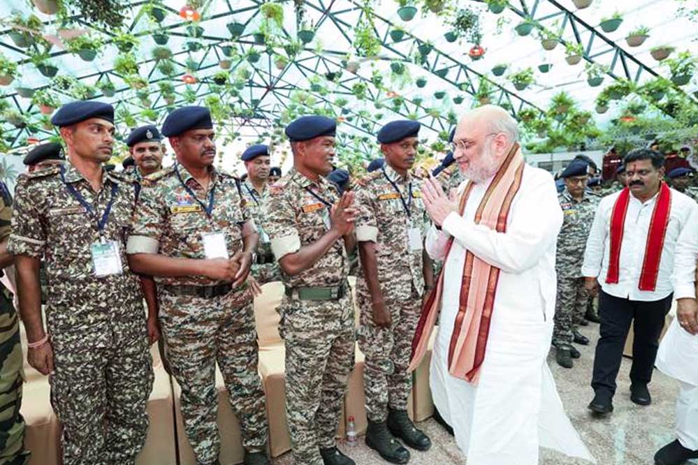 मंत्री अमित शाह ने आज छत्तीसगढ़ के नवा रायपुर में सुरक्षा बलों के जवानों के साथ संवाद किया