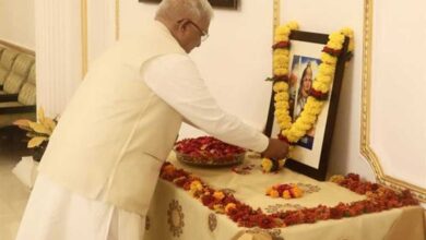 वीरांगना रानी दुर्गावती के बलिदान दिवस पर राज्यपाल पटेल ने माल्यार्पण कर नमन किया