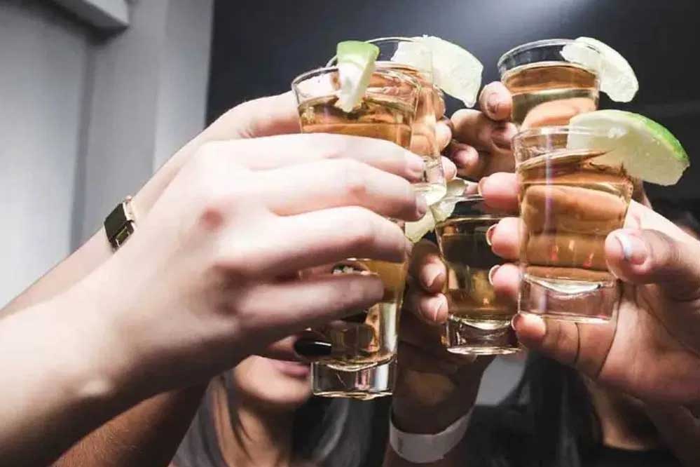 शराब की खपत के मामले में यूरोपीय देशों का कोई मुकाबला नहीं, टॉप 10 में 8 देश यूरोप के हैं और बाकी दो अफ्रीकी